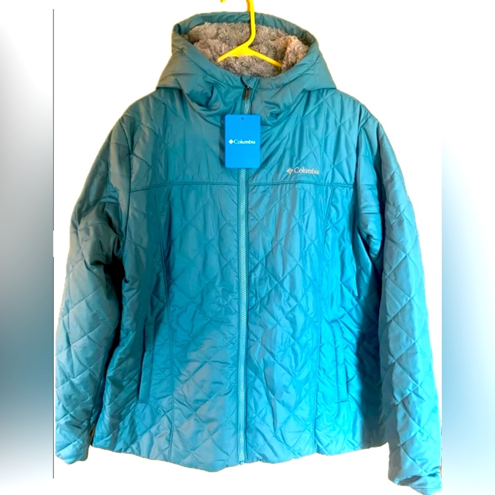 Columbia quilted jacket with hood and side zip pockets. NWT. Women’s size XXL